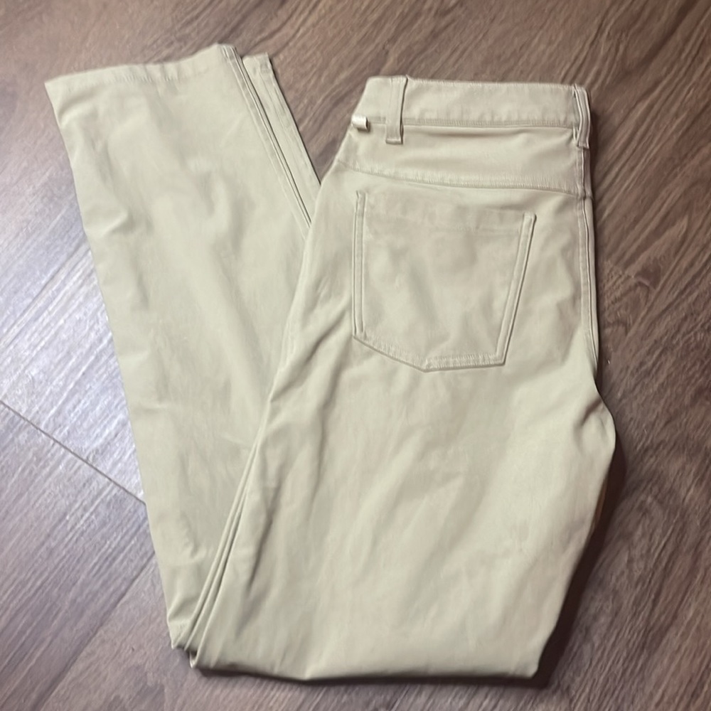 Lululemon size 28 khaki tan pants